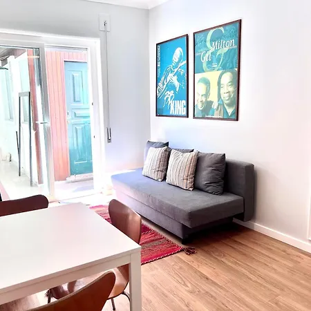 Chiado Cozy With Terrace Apartament