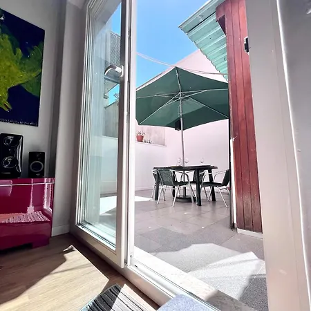 Chiado Cozy With Terrace Apartament *